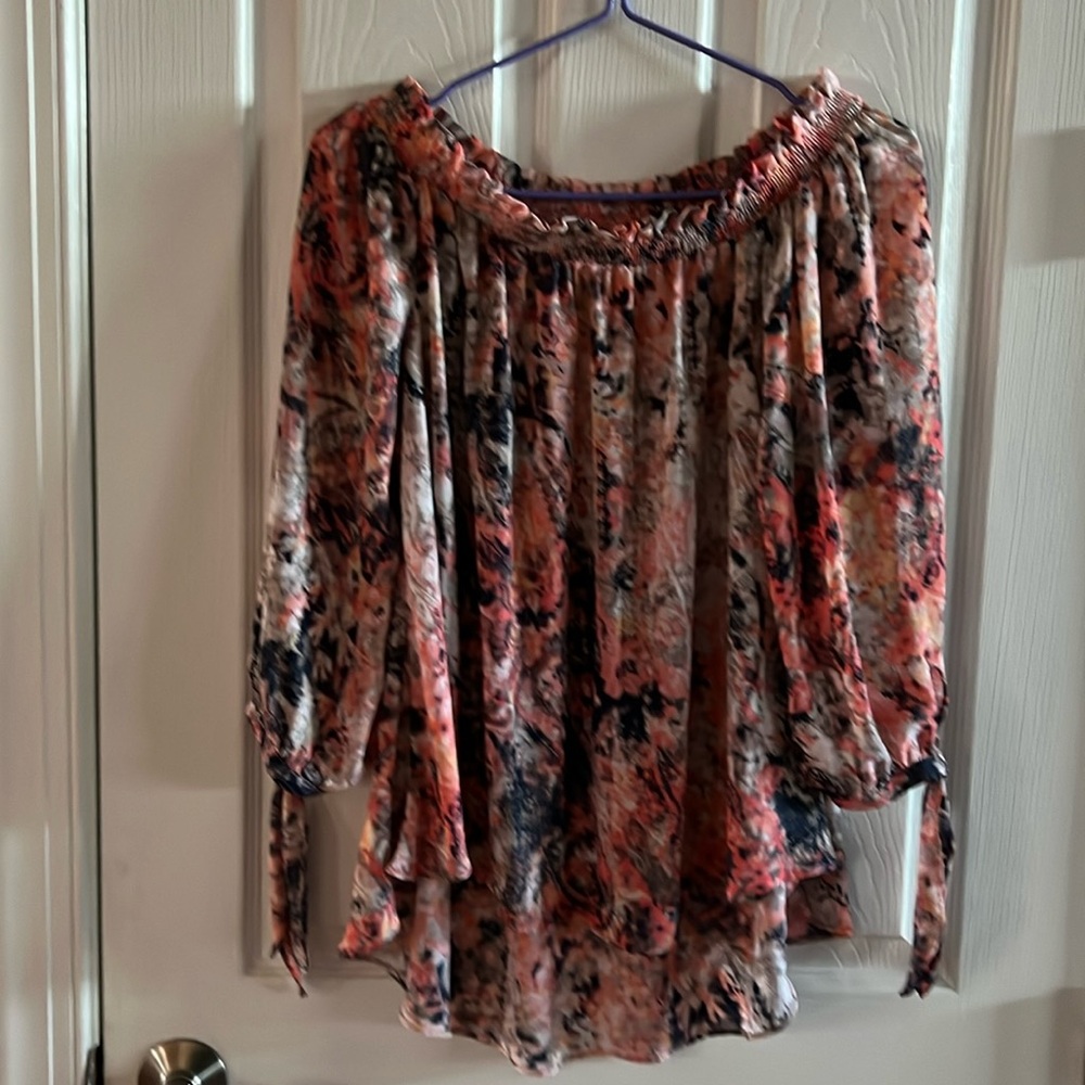 Ana 3/4 length sleeve top. Off shoulder. Size Med. Excellent condition.